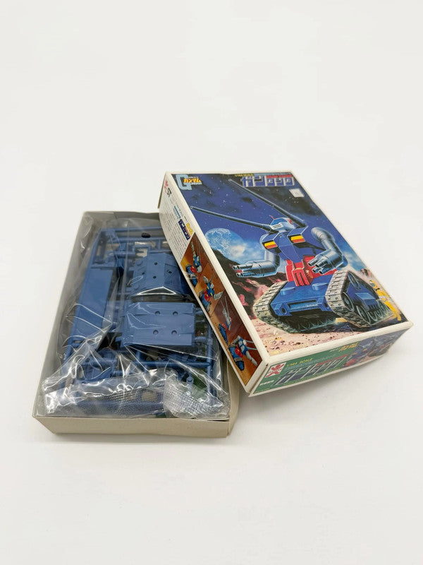 Vintage 1/144 Scale Gundam Model Kit New Bandai