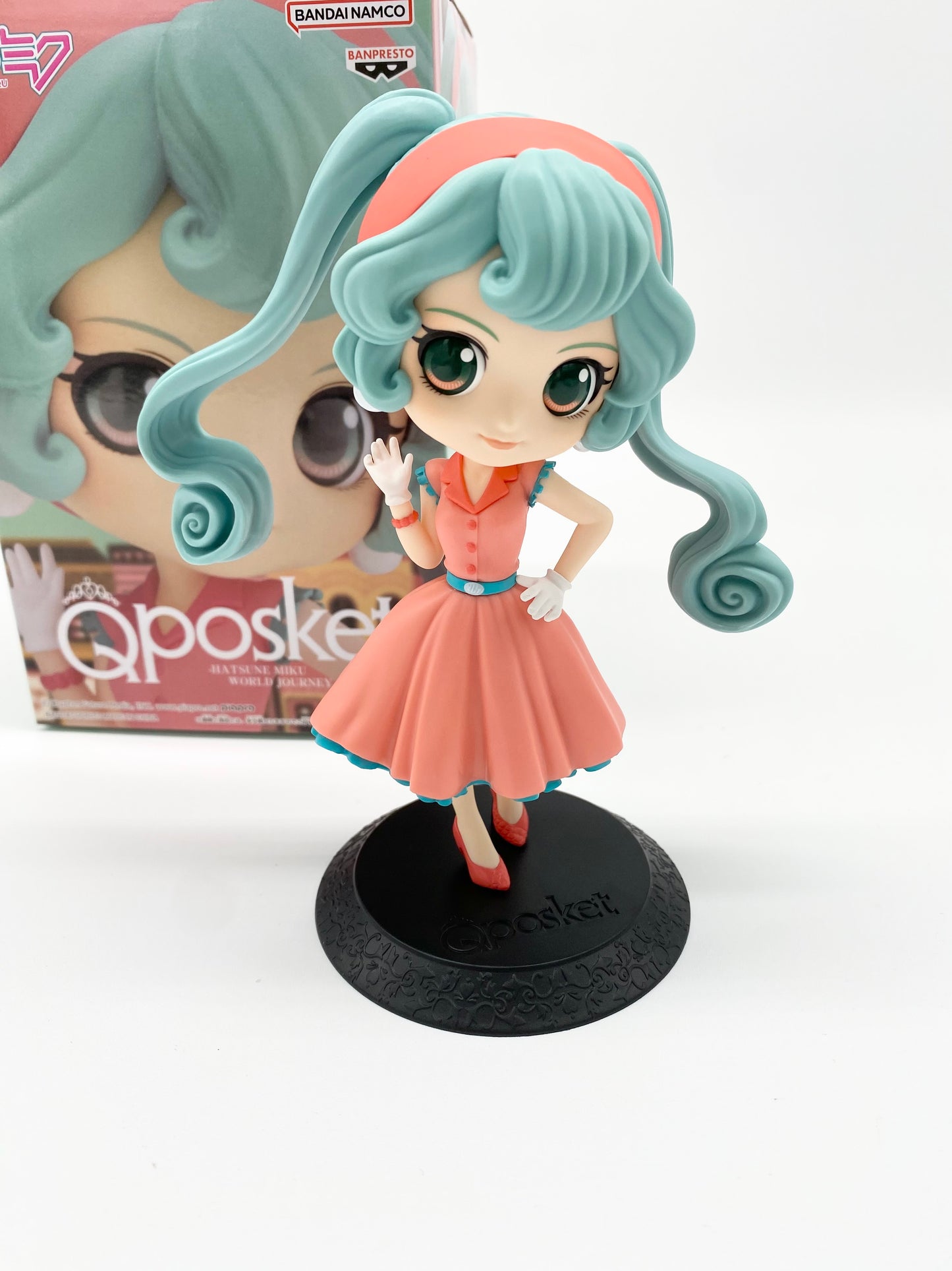 QPosket Hatsune Miku World Journey Figurine Bandai Banpresto