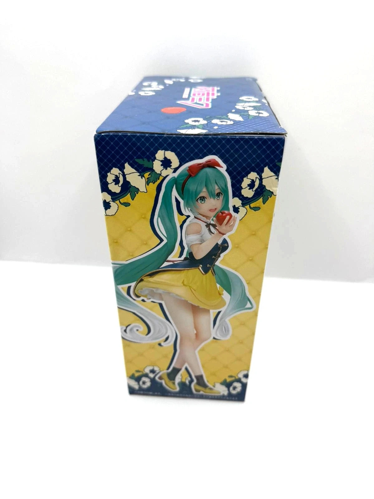 Hatsune Miku Wonderland snow White Ver. Figure TAITO 2021 Prize Vocaloid Japan