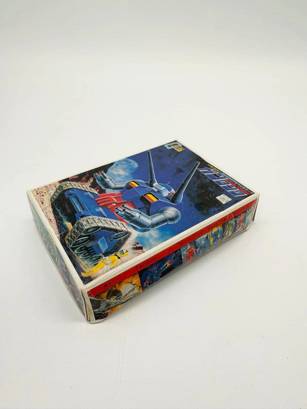 Vintage 1/144 Scale Gundam Model Kit New Bandai