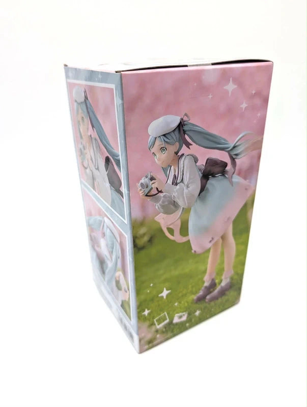 New & Sealed Bandai Official Hatsune Miku Holiday Memories Camera Figurine