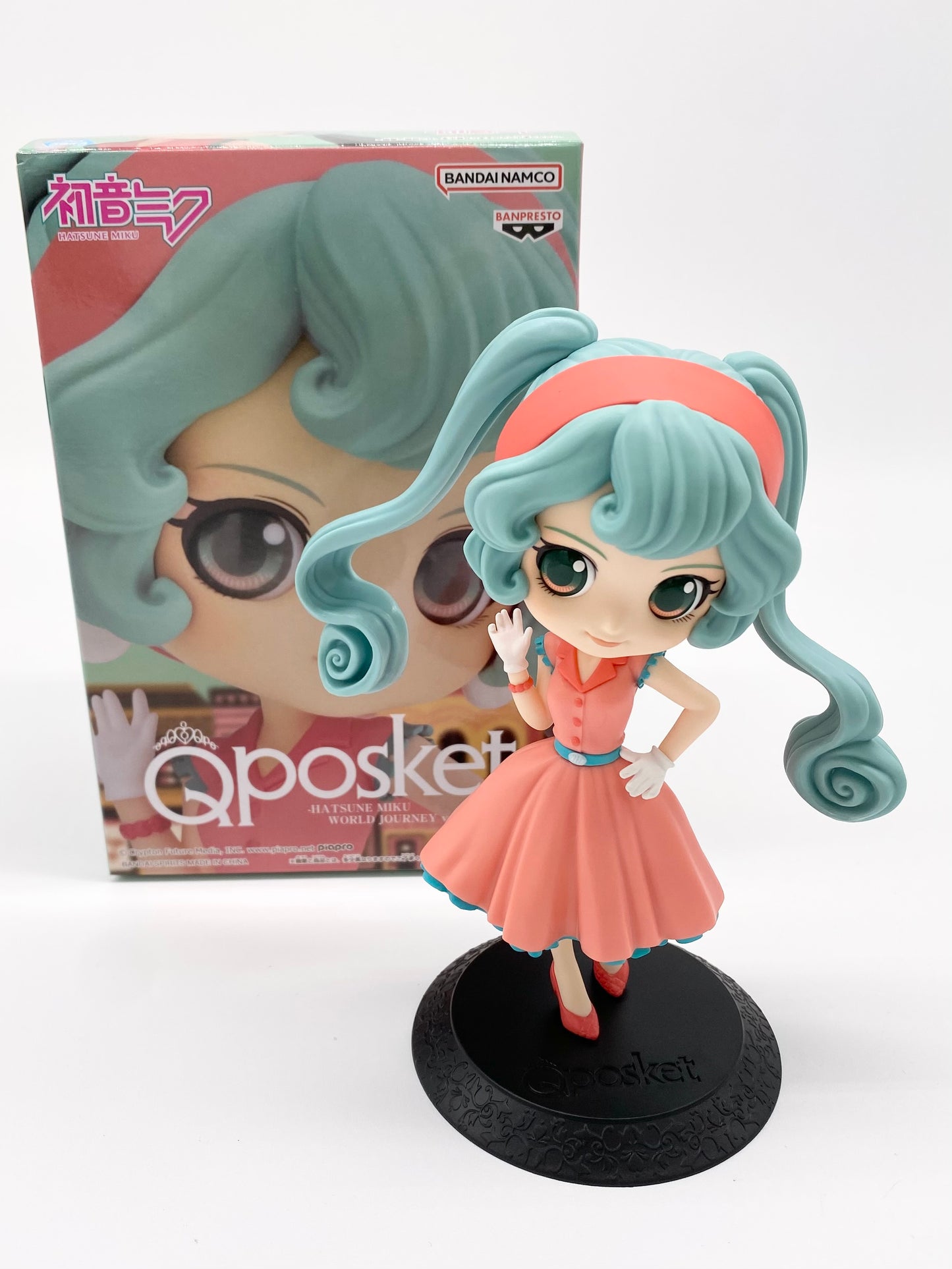 QPosket Hatsune Miku World Journey Figurine Bandai Banpresto
