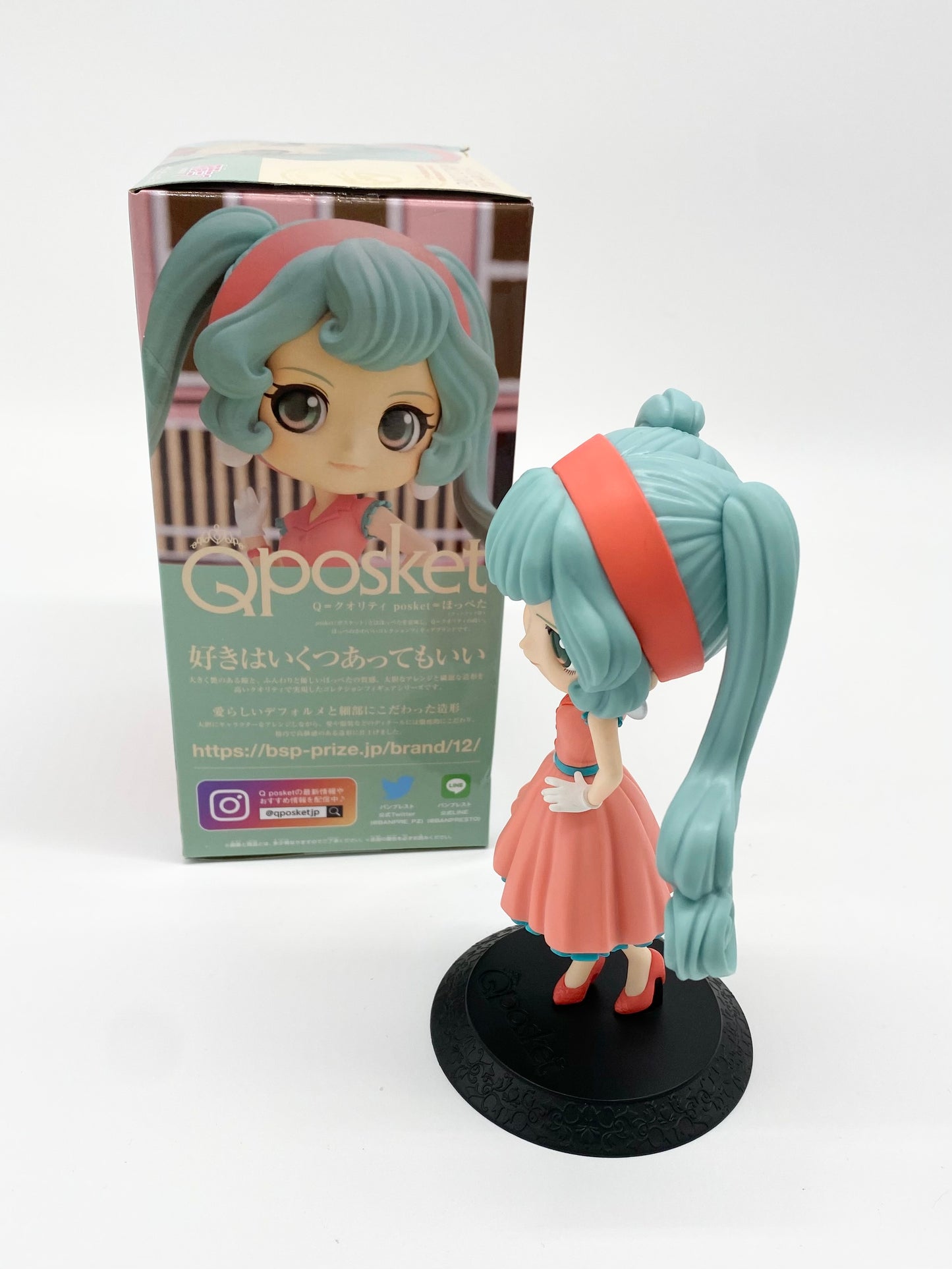 QPosket Hatsune Miku World Journey Figurine Bandai Banpresto